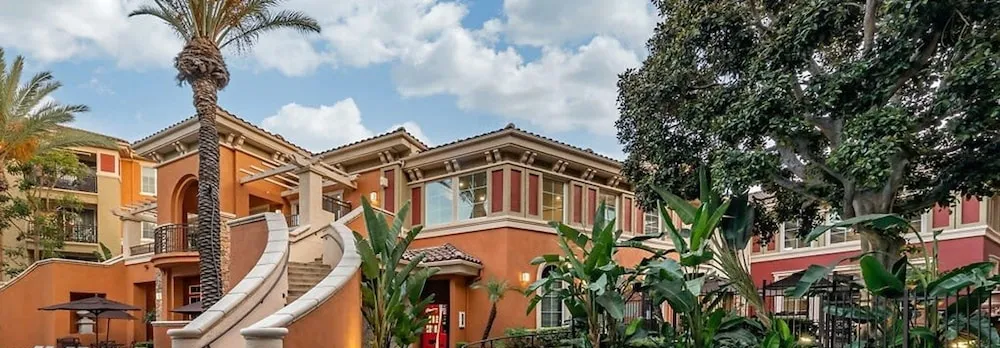 Spacious 2-br APT Near Disneyland Pool Hot Tub GYM