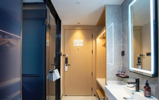 VX Hotel (Shanghai Beiwaitan Ningguo Road Subway Station)