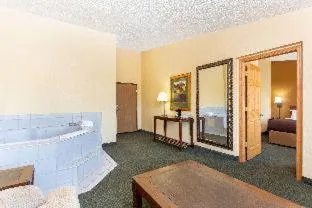 Americinn by Wyndham West Bend