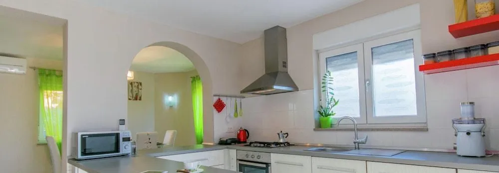 Comfortable Villa in Pula with Private Swimming Pool, Near the Beach