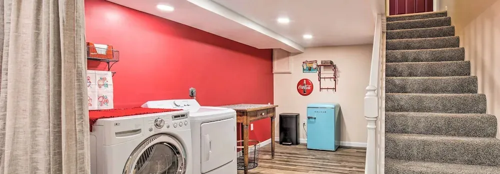 Stylish Vacation Rental - Walk to Isu!