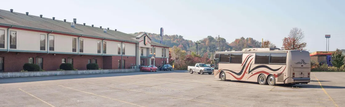 Super 8 By Wyndham Grayson