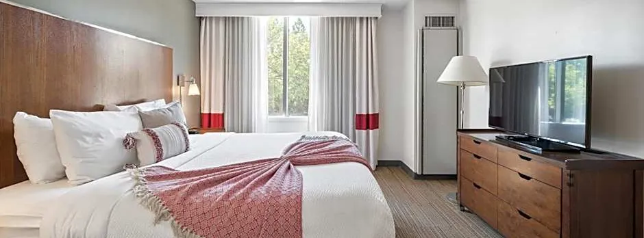 315 LoSo Hotel Airport