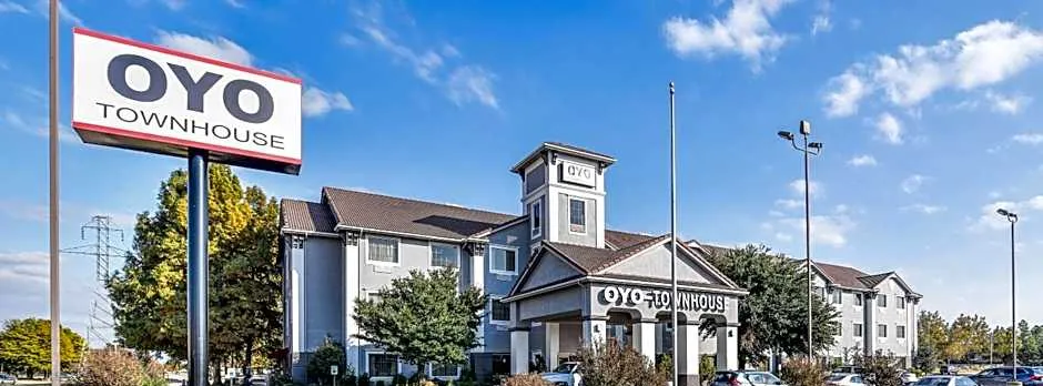 OYO Townhouse Oklahoma City Airport
