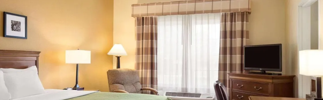 Country Inn & Suites by Radisson, Salina, Ks