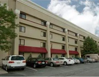 La Quinta Inn & Suites by Wyndham Cleveland - Airport North