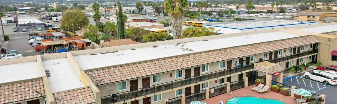 Econo Lodge Inn & Suites Escondido Downtown