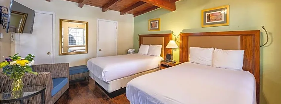 Emerald Bay Lodge