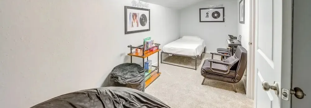 Pet-friendly Retreat w/ Yard, 12 Mi to Dtwn Tulsa
