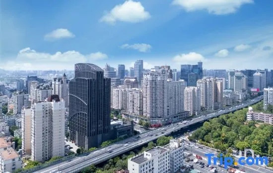 Yizhong Hotel (Hangzhou West Lake Lakeside Zhonghe North Road Subway Station)