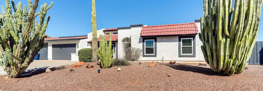 Pool, Putting Green & Games: Chandler Home!