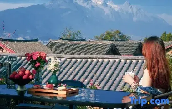 Halfway up the mountain, it's mine; the mountain retreats into seclusion
