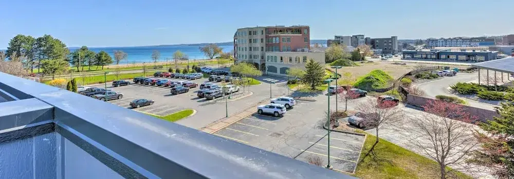 Traverse City Townhome: Walk to Beach!