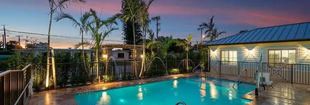 Bermuda Bungalows (Tropical Island Getaway)