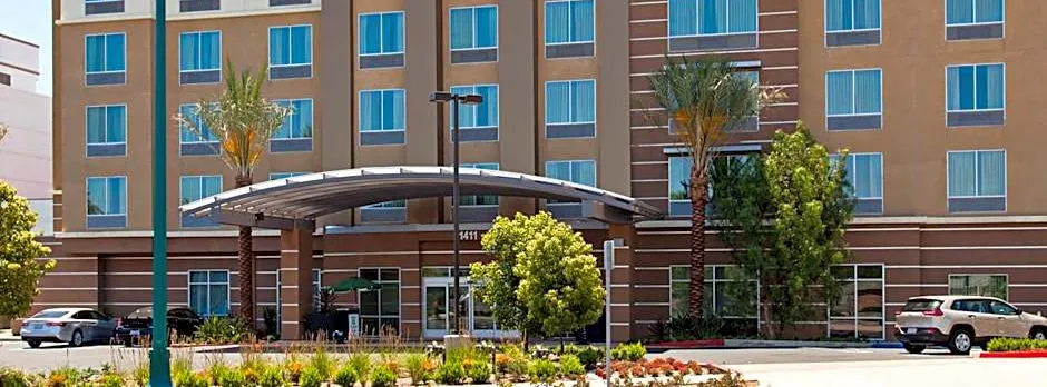 Holiday Inn Express & Suites Anaheim Resort Area By IHG