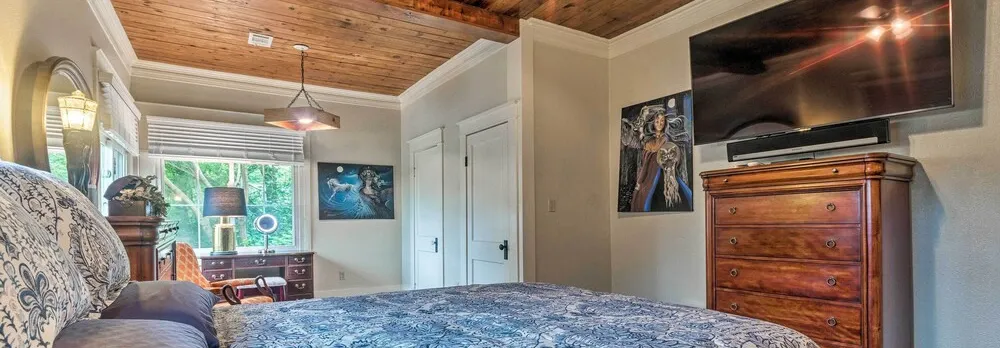 Spacious and Updated 1920's HSNP Craftsmen Home