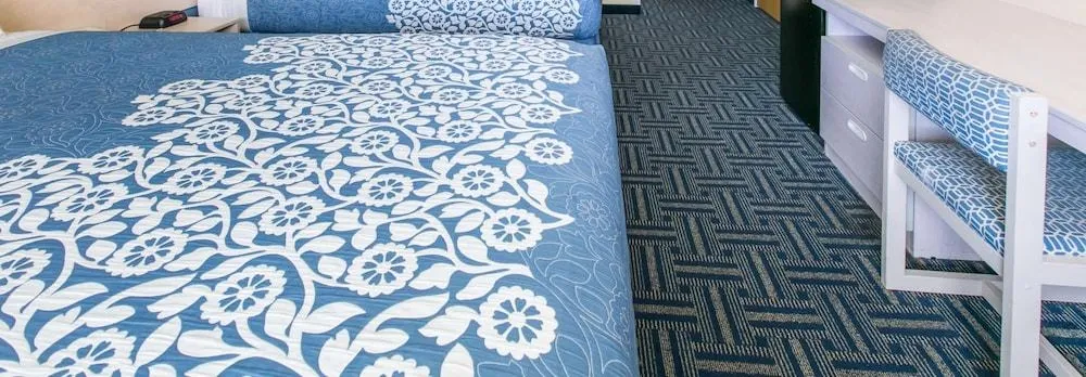 Days Inn & Suites by Wyndham Pryor