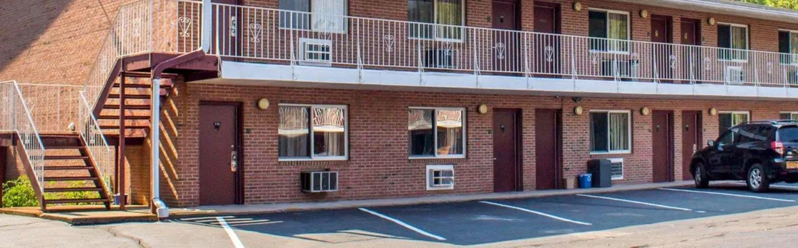 Econo Lodge Drums