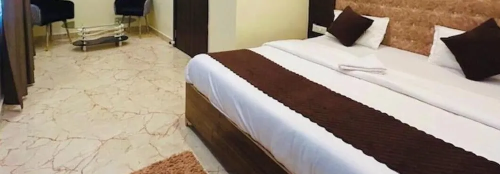 Hotel R K Palace