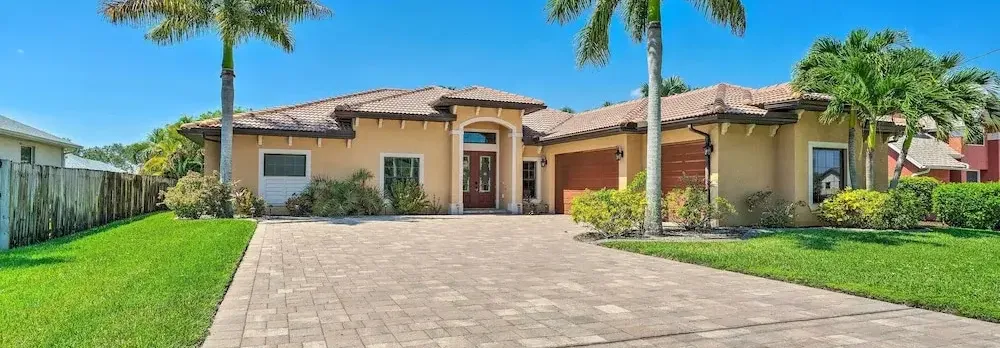 Private Pool & Grill: Canalfront Cape Coral Home