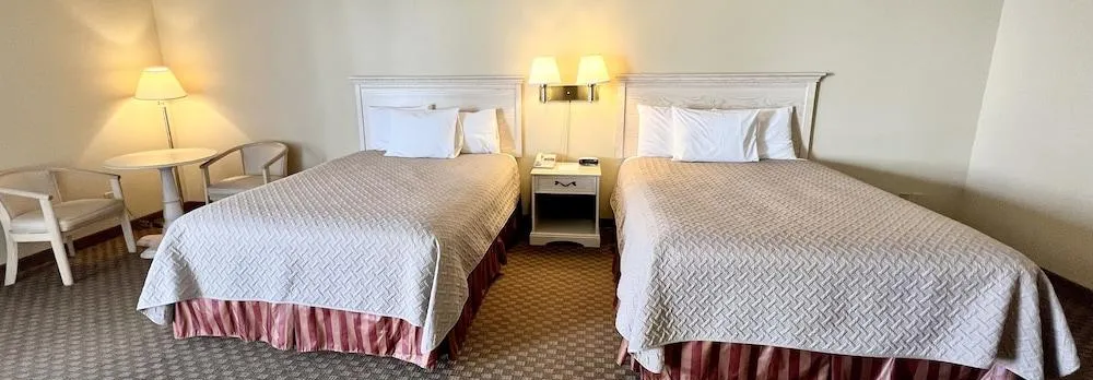 Court Plaza Inn & Suites of Mackinaw