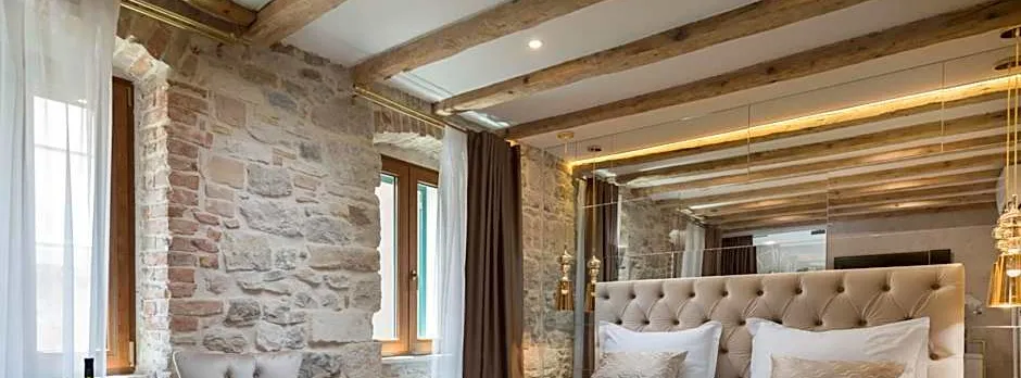 Le Premier Luxury Rooms