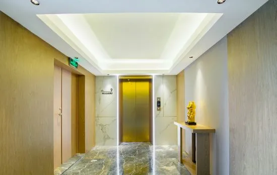 Blueprint Cloud Hotel (Shenzhen Longcheng Plaza subway station store)