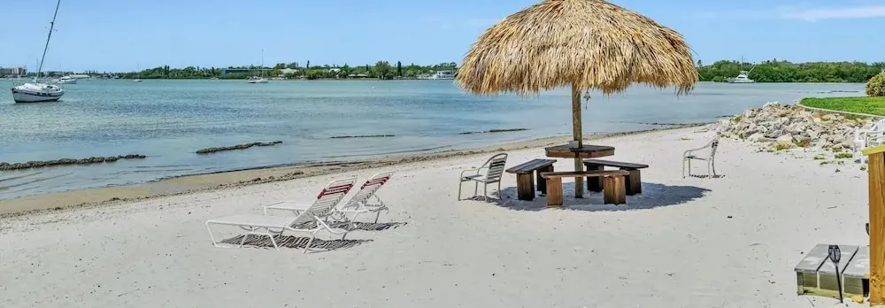 Relax Beachside Tropical Resort Amenities 1b1b
