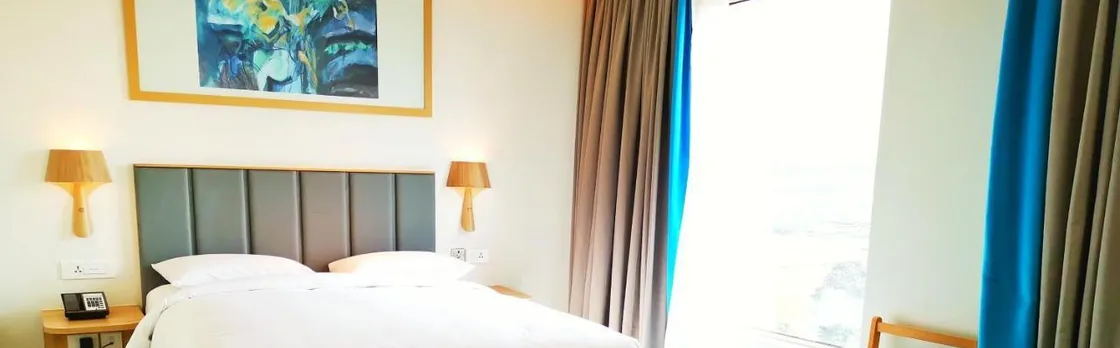 Holiday Inn Express & Suites Bengaluru Racecourse