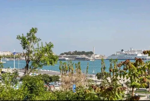 Old town vibes for 2, luxury room with sea view
