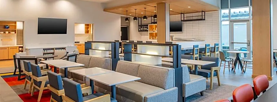 Hyatt House Fresno/Campus Pointe