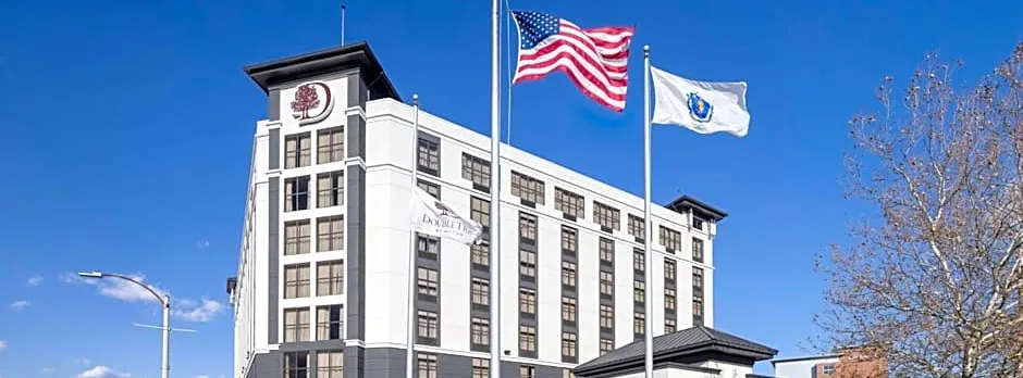 DoubleTree by Hilton Boston Logan Airport Chelsea
