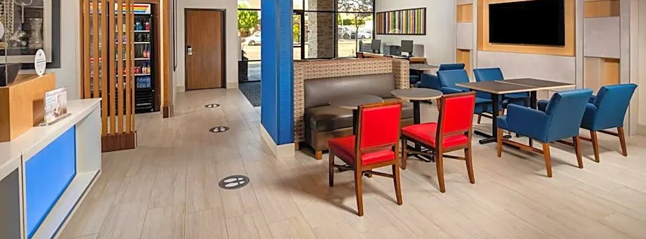 Holiday Inn Express and Suites Chatsworth By IHG