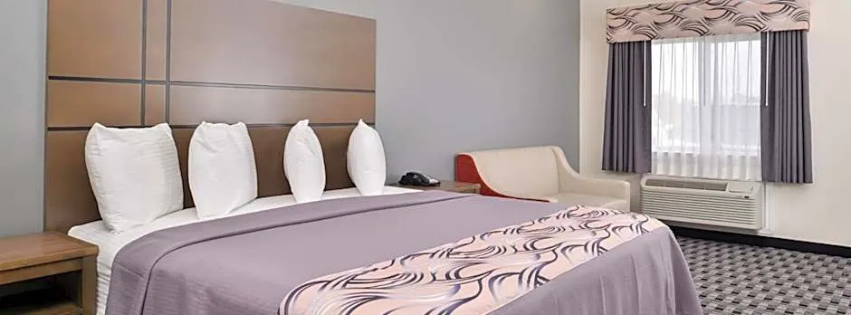 Crystal Inn & Suites IAH Humble