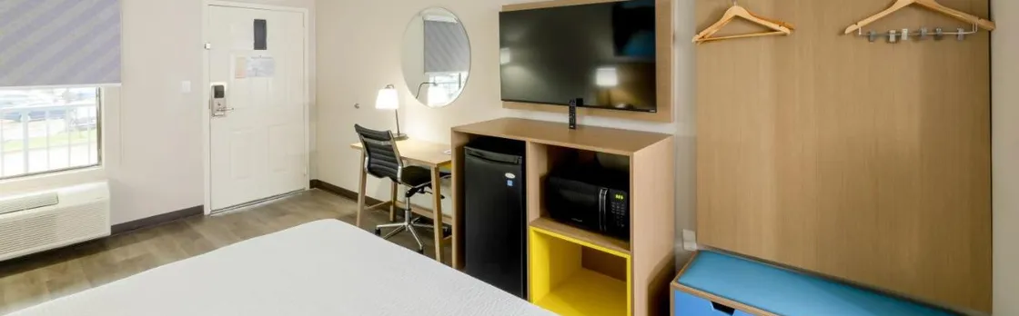 Days Inn & Suites by Wyndham Bossier City