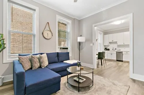 2BR Comfy and Stylish Apt in West Town - Erie 1R