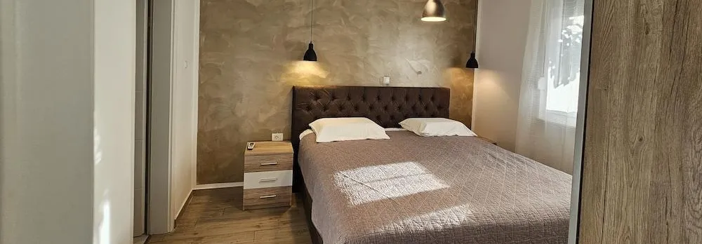 Deluxe Apartment Near Bridge