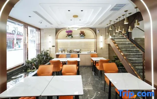 Tianhua Hotel Shanghai People's Square Nanjing Road Walkway