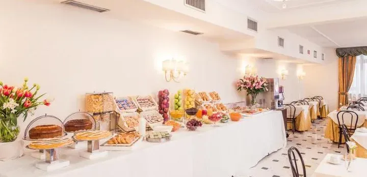Raeli Hotel Lux