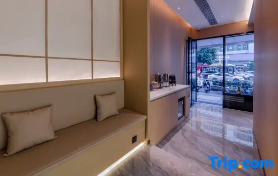 Lion Hotel (Shenzhen Luohu East Gate Pedestrian Street Branch)