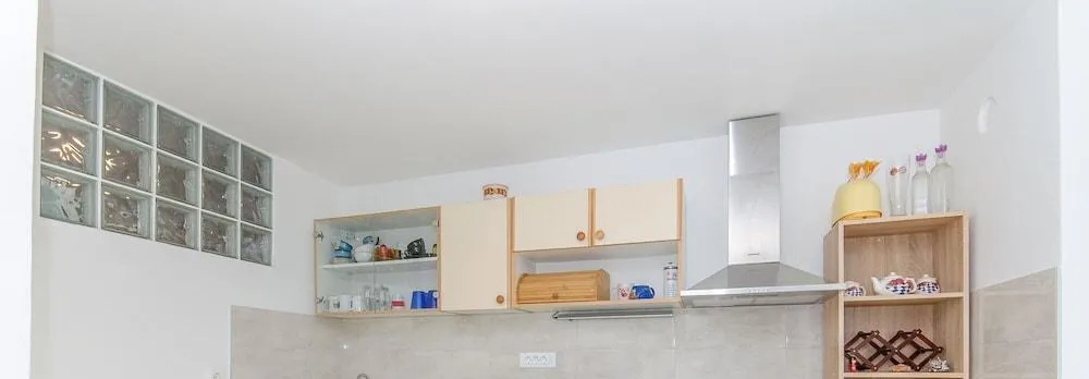 Spacious Apartment Neven Near Center, with Two AC Units