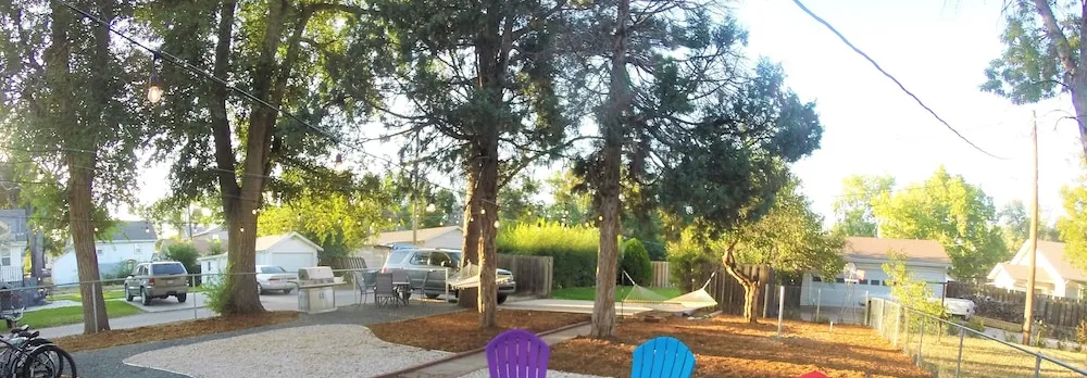 UNC Hideaway King Beds, Backyard & Bicycles