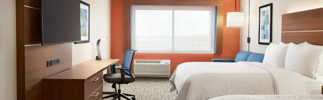 Holiday Inn Express & Suites Beaver Dam