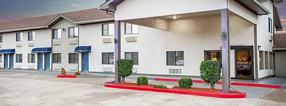 Super 8 by Wyndham Van Buren/Ft. Smith Area