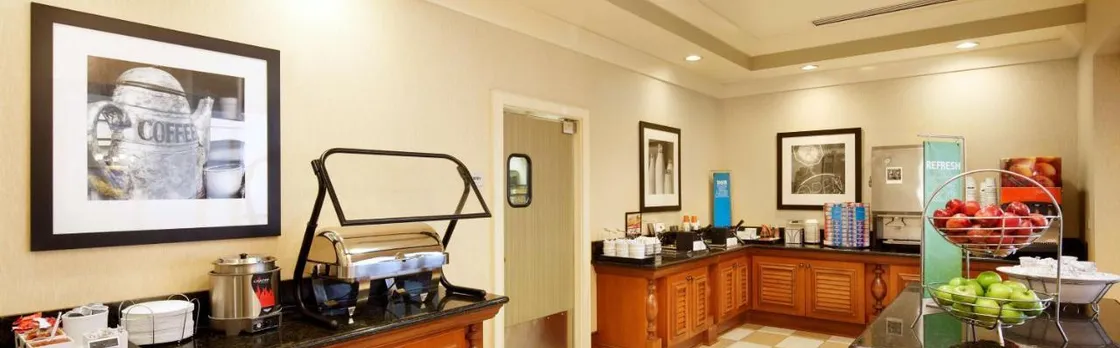 Hampton Inn & Suites Savannah/Midtown (H)
