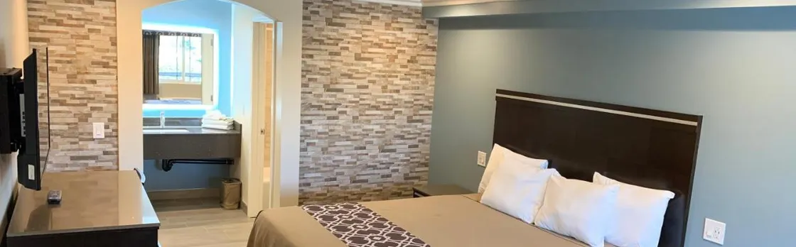 Industry Inn & Suites (Adults only)