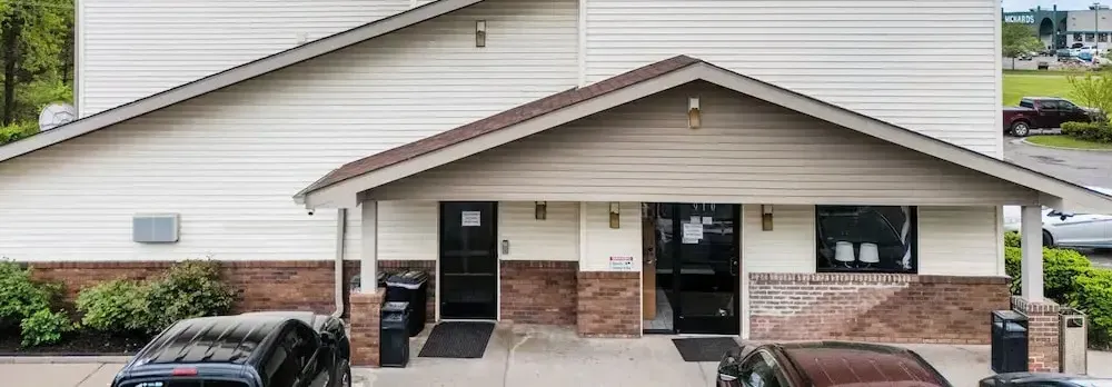 Super 8 Motel - Lansing