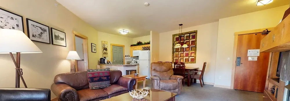 Sunstone 322 Spacious Condo At Sunstone Lodge with Great Complex Amenities, Ski-In Ski-Out by RedAwning