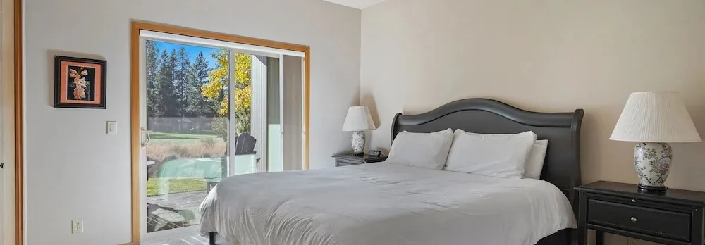 11 Tournament 5 Bedroom Home by RedAwning