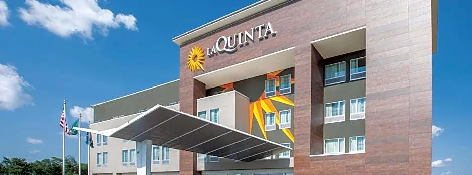 La Quinta Inn & Suites by Wyndham Tulsa Broken Arrow